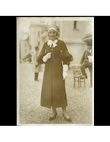 Une Femme Elégante, la mode à Longchamp, photographie de l'agence Meurisse (circa 1935) ouvre sa boutique